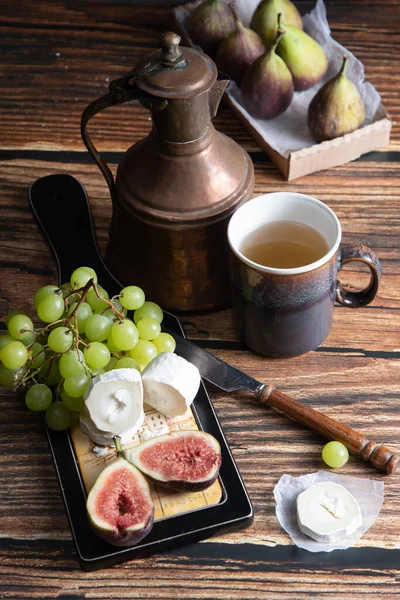 Cheese Plate Goat Cheese Grapes Figs Copper Teapot Angle View — Stock Photo, Image