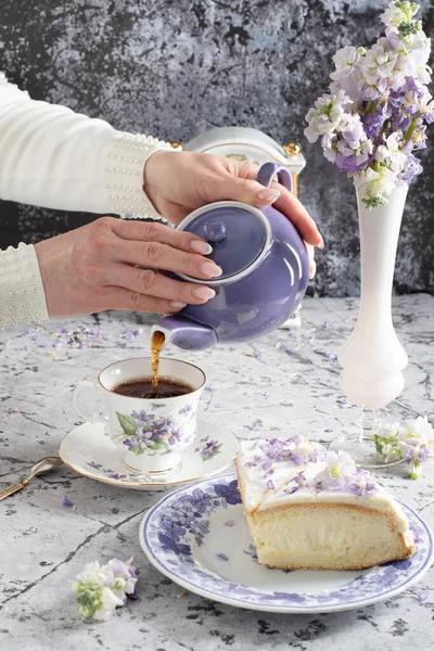 Still Life Black Tea Cheese Cake Spring Bouquet Delicate Lilac — Stock Photo, Image