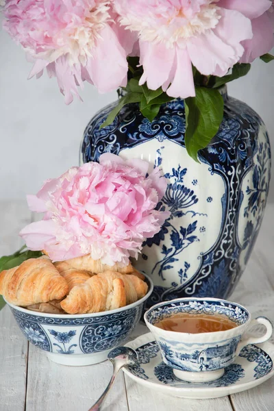 Spring Still Life Croissants Bouquet Pink Luxurious Peonies Ancient Chinese — Stock Photo, Image