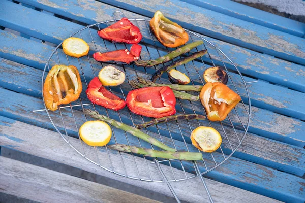 Barbecue Colorful Raw Vegetables Grill Blue Shabby Boards Vegetarian Food — Stock Photo, Image