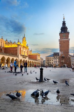 Sukiennice Kulesi ve Krakow 'daki belediye kulesi (UNESCO), Polonya