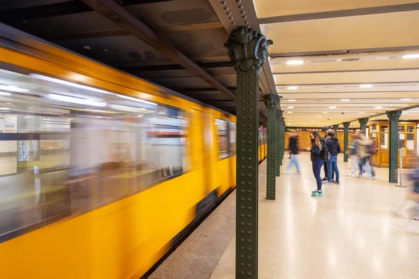 Bahnsteig Der Historischen Gelben Bahn Linie Budapest Ungarn Eine Der — Stockfoto