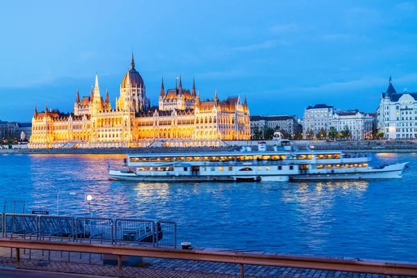 Parlamento Húngaro Terraplén Del Danubio Budapest Hungría Europa —  Fotos de Stock