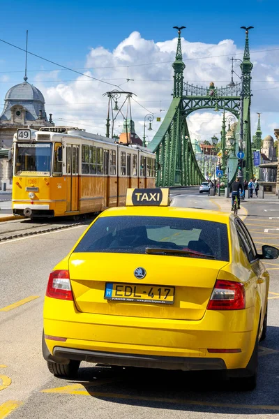 Straßenbahn Auf Freiheitsbrücke Oder Freiheitsbrücke Budapest Ungarn Europa — Stockfoto