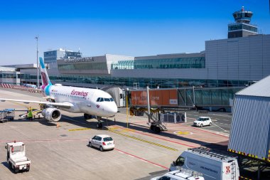 PRAG, CZECH Cumhuriyet - 24 Nisan 2022: Vaclav Havel Uluslararası Havalimanı, Ruzyne, Prag, Çek Cumhuriyeti