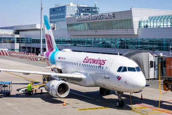 PRAG, CZECH Cumhuriyet - 24 Nisan 2022: Vaclav Havel Uluslararası Havalimanı, Ruzyne, Prag, Çek Cumhuriyeti