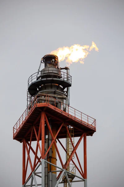 Nahaufnahme Für Gasfackel Der Spitze Des Kamins Der Raffinerie Foto — Stockfoto