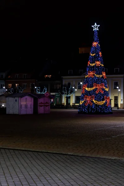 Ein Blick Auf Den Weihnachtsbaum Auf Dem Stadtplatz Ein Foto — Stockfoto