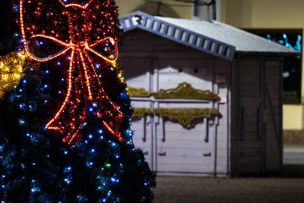 Großaufnahme Von Bunten Lichtern Einem Weihnachtsbaum Foto Aufgenommen Der Nacht — Stockfoto