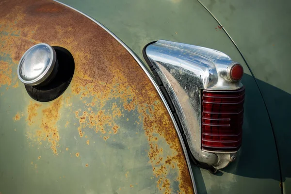 Lámpara Trasera Cromada Coche Clásico Verde Antes Restauración Foto Tomada — Foto de Stock