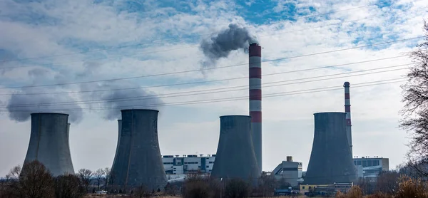 Vista Panorámica Una Central Eléctrica Carbón Lejana Chimeneas Humeantes Vapor — Foto de Stock