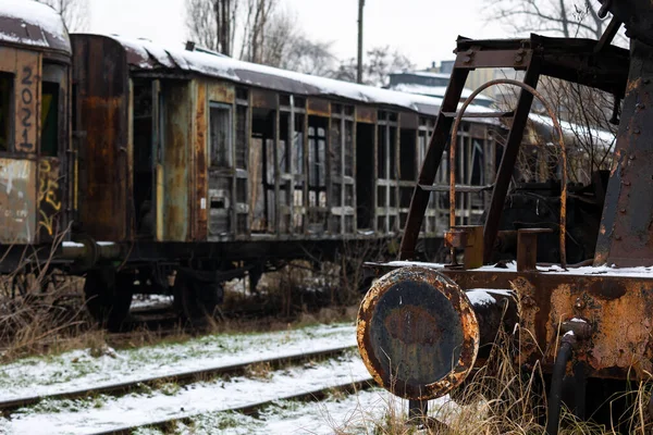 Alte Rostige Demolierte Dampflokomotive Steht Auf Dem Nebengleis Des Bahnhofs — Stockfoto