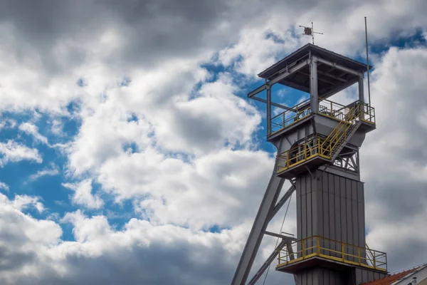 View Mine Shaft Elevator Wheels Cloudy Sky Object Lit Natural — Stock Photo, Image