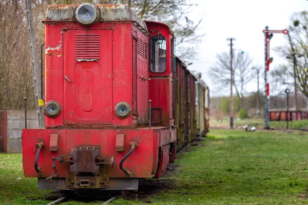 Una Vecchia Locomotiva Diesel Carreggiata Stretta Che Trova Alla Stazione — Foto Stock