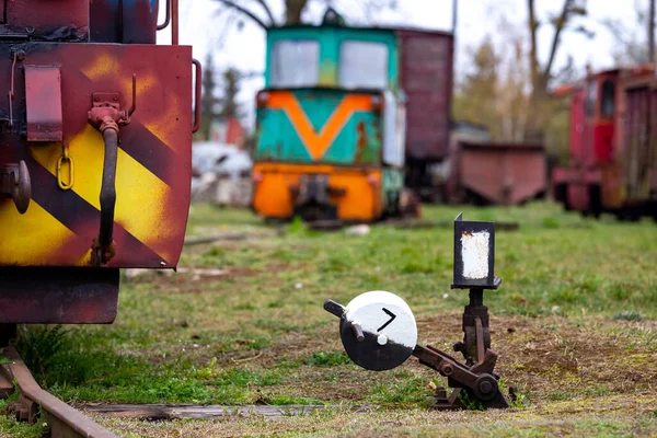 Una Vecchia Locomotiva Diesel Carreggiata Stretta Che Trova Alla Stazione — Foto Stock