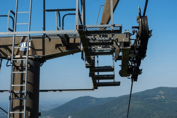 ケーブルカーの山のリフト 負荷軸上のメカニズムのクローズアップ — ストック写真
