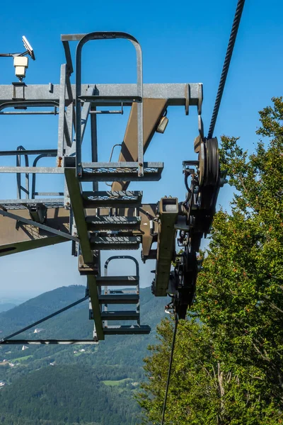 Elevador Cadeira Montanha Teleférico Close Dos Mecanismos Polo Suporte Carga — Fotografia de Stock