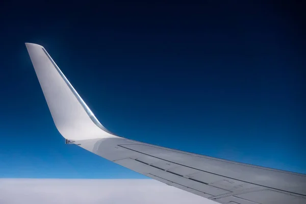 Utsikt Från Flygplansfönstret Till Vingen Foto Tagen När Flyger Ovanför — Stockfoto