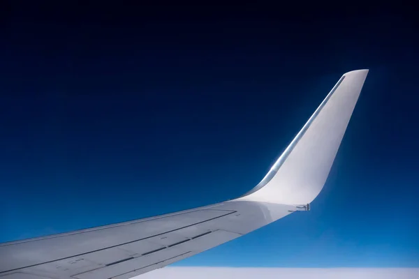Vista Janela Avião Para Asa Foto Tirada Enquanto Voava Acima — Fotografia de Stock