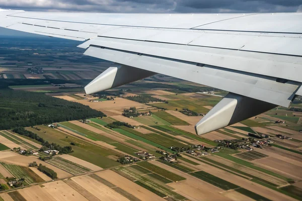 Vista Janela Avião Para Asa Foto Tirada Enquanto Voava Sobre — Fotografia de Stock