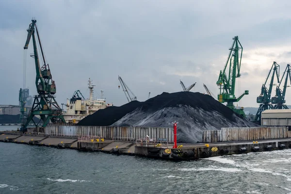 Deniz Limanında Küçük Bir Miktar Siyah Kömür Polonya Avrupa Kara — Stok fotoğraf