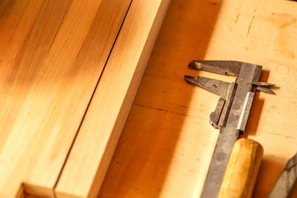 Das Handgefertigte Holz Arbeitet Mit Noniumsättel — Stockfoto