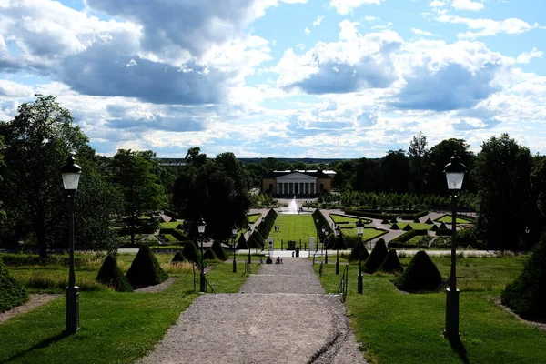 Uppsala Sweden 2020年7月9日 瑞典乌普萨拉大学植物园 夏日阳光灿烂 从城堡小山眺望 — 图库照片