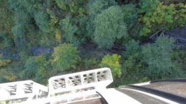 Teleferik penceresinden aşağıya doğru bakan, Avusturya 'daki Kitzsteinhorn Kaprun.