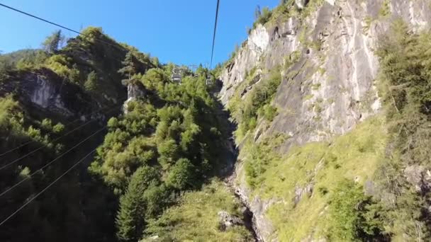 Vista Desde Teleférico Pasando Por Desfiladero Montaña Kitzsteinhorn Kaprun Austria — Vídeos de Stock