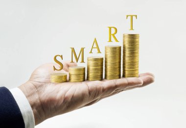 İş adamının elinde büyüyen paralı akıllı sözcük. İş büyümesi ve finansal büyüme kavramları için..