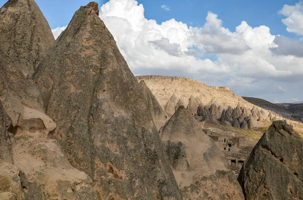 Gyönyörű Kilátás Mesés Tájak Hegyek Vulkanikus Eredetű Cappadocia Goreme Törökország — Stock Fotó