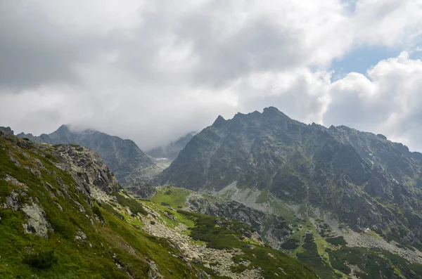 Υψηλές Βραχώδεις Κορυφές Εθνικό Πάρκο Των Βουνών Τάτρα Την Κοιλάδα — Φωτογραφία Αρχείου