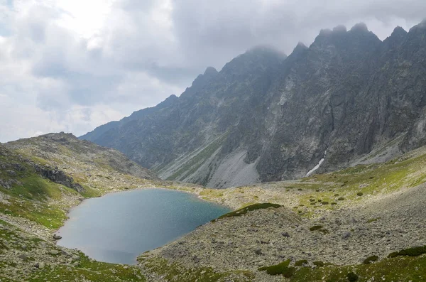 Yüksek Tatralardaki Hincovo Pleso Göleti Yakınlarındaki Dağlardaki Mengusovska Vadisine Bakınız — Stok fotoğraf