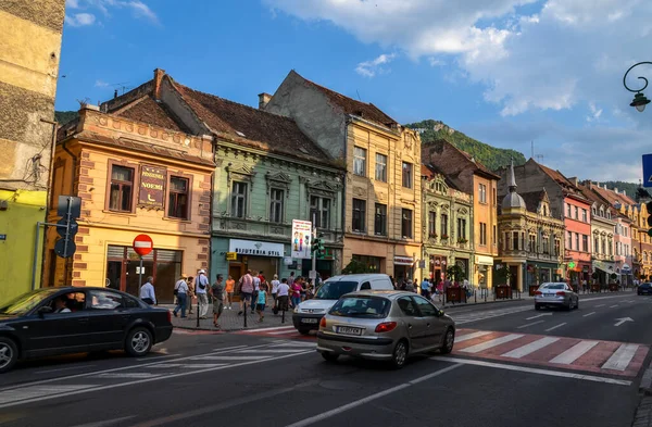 Brasov Romania Серпня 2015 Люди Вулиці Старому Місті Брашові Трансільванія — стокове фото