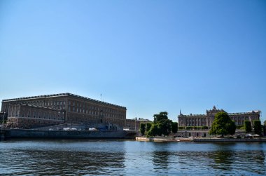 Stockholm, İsveç 'teki Stadsholmen Adası' ndaki Old Town Gamla Stan Kraliyet Sarayı 'nın güzel manzarası.
