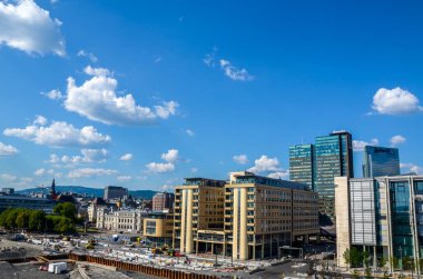 OSLO, NORway 23 Temmuz 2014: Oslo, Norveç 'teki Panoramik Modern Binalar Görünümü. Limana yakın modern ufuk çizgisi 