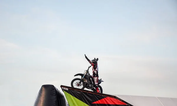 2019 Kyiv Ukraine May Freestyle Motocross Rider Welcomes Observers Success — 스톡 사진