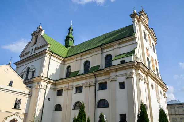 Dominik Manastırı, antik tarihi şehir Zhovkva 'daki Aziz Josaphat Kilisesi, Lviv Bölgesi, Batı Ukrayna.