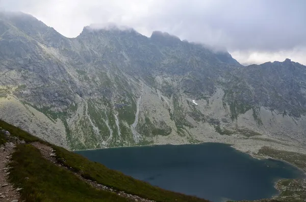 Dağ Gölü Velke Hincovo pleso Mengusovsky 'nin zirvesi altında Mengusovska Vadisi' nde yüksek Tatras Ulusal Parkı - Slovakya