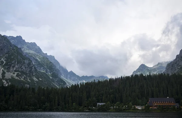 Καταπληκτική Φύση Του Βουνού Λίμνη Popradske Pleso Στο Εθνικό Πάρκο — Φωτογραφία Αρχείου