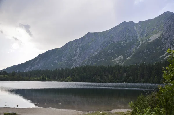 Jezioro Popradzkie Popradske Pleso Jezioro Górskie Tatrach Wysokich Słowacji Niesamowity — Zdjęcie stockowe