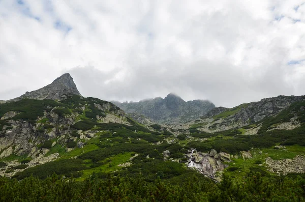 Bergslandskap Höga Berg Låga Molnen Typ Höga Tatrabergen Slovakien Europa — Stockfoto