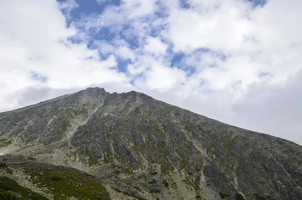 Paisaje Altas Montañas Verdes Cielo Con Nubes Alto Tatras Eslovaquia —  Fotos de Stock