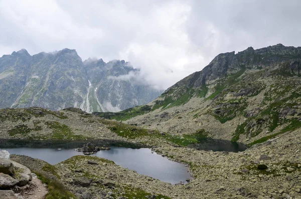 位于斯洛伐克高塔特拉山Rysy峰附近的Zabie Pleso山湖景观 — 图库照片