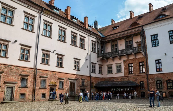 Mir Belarus 2015年8月12日 ベラルーシのミールにある博物館や中世の城の中庭 — ストック写真