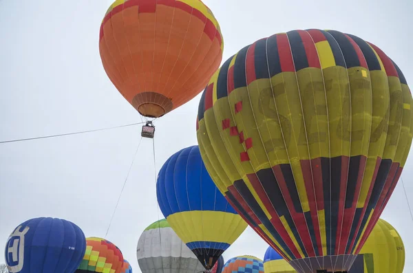 Kyiv Ukraine Februari 2021 Kleurrijke Heteluchtballonnen Tijdens Vlucht Het Luchtvaartfestival — Stockfoto