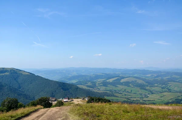 Vista Panorâmica Para Estação Teleférico Superior Aldeia Pylypets Montanha Gymba — Fotografia de Stock