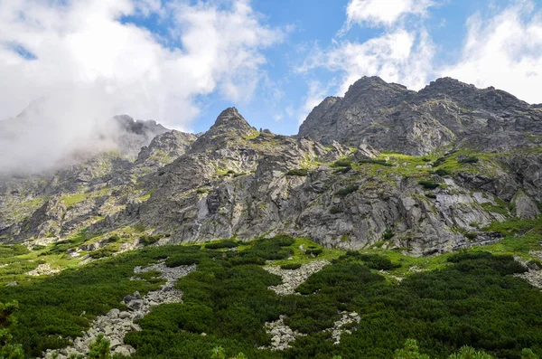 Paisagem Rochosa Com Deslumbrante Gama Montanhas Com Altos Picos National — Fotografia de Stock