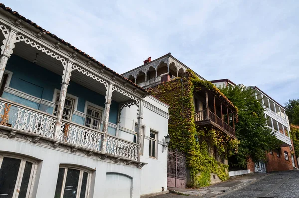 Authentiques Maisons Géorgiennes Avec Balcons Bois Envahis Raisins Dans Vieux — Photo