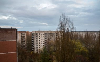 Çernobil Yasaklama Bölgesi, Pripyat, Ukrayna 'daki terk edilmiş binaların panoramik görüntüsü